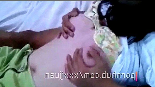 Азиатка с большой грудью ласкает шикарные буфера - секс порно видео