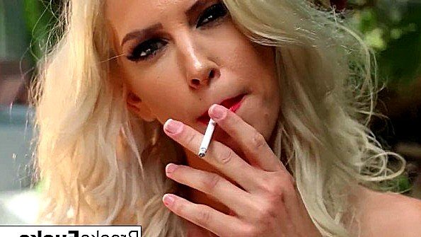 Блондинка Закурила Сигаретку Перед Бурным Сексом - Смотреть Порно Онлайн