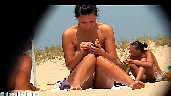 Пизда на пляже частное (48 фото)