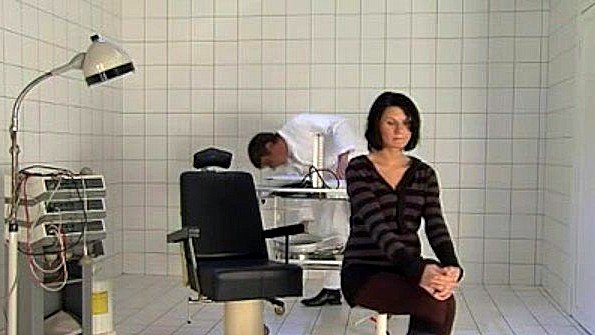 Негритянка у гинеколога. Видео русская женщина у гинеколога.
