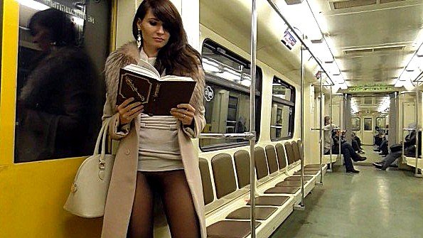 Порно в метро показала